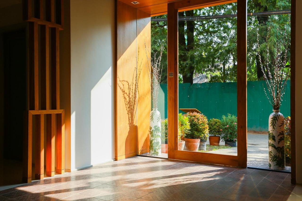 Lanna Thaphae Hotel Chiang Mai Exterior photo